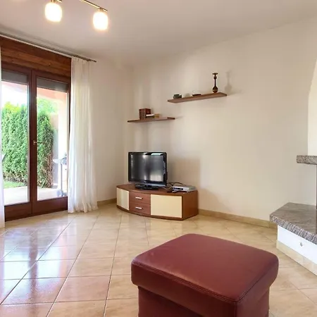 Mit Privatpool Fuer 6 Personen Ca 140 Qm In Liznjan, Istrien Suedkueste Von Istrien