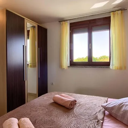 Mit Privatpool Fuer 6 Personen Ca 140 Qm In Liznjan, Istrien Suedkueste Von Istrien Holiday home *