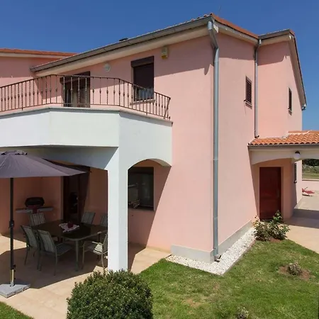 Mit Privatpool Fuer 6 Personen Ca 140 Qm In Liznjan, Istrien Suedkueste Von Istrien * Liznjan
