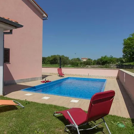 Mit Privatpool Fuer 6 Personen Ca 140 Qm In Liznjan, Istrien Suedkueste Von Istrien Holiday home Liznjan