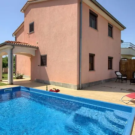 Mit Privatpool Fuer 6 Personen Ca 140 Qm In Liznjan, Istrien Suedkueste Von Istrien