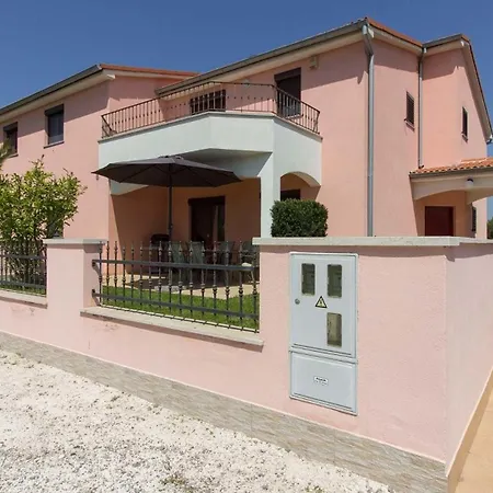Mit Privatpool Fuer 6 Personen Ca 140 Qm In Liznjan, Istrien Suedkueste Von Istrien Holiday home Liznjan