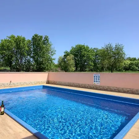 Mit Privatpool Fuer 6 Personen Ca 140 Qm In Liznjan, Istrien Suedkueste Von Istrien Liznjan