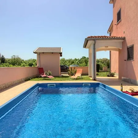 Mit Privatpool Fuer 6 Personen Ca 140 Qm In Liznjan, Istrien Suedkueste Von Istrien Holiday home Liznjan