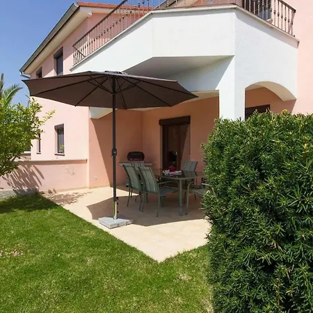 Mit Privatpool Fuer 6 Personen Ca 140 Qm In Liznjan, Istrien Suedkueste Von Istrien * Liznjan