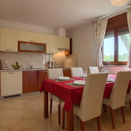 Prázdninový dům Mit Privatpool Fuer 6 Personen Ca 140 Qm In Liznjan, Istrien Suedkueste Von Istrien Ližnjan