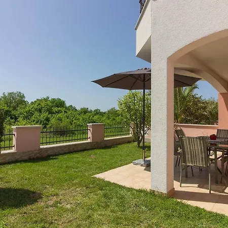 Mit Privatpool Fuer 6 Personen Ca 140 Qm In Liznjan, Istrien Suedkueste Von Istrien Prázdninový dům Ližnjan